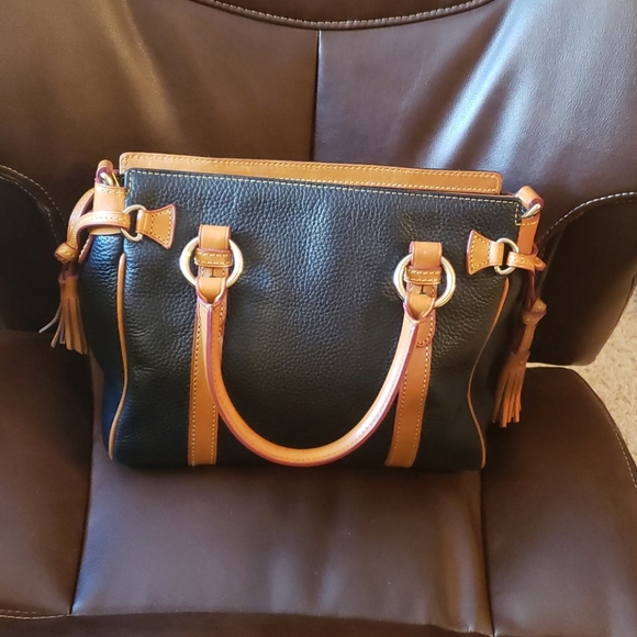 Dooney and Bourke Handbag! - Picture 2 of 3